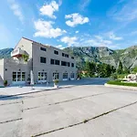 Azzurro- One Bedroom With Terrace And Hot Tub *