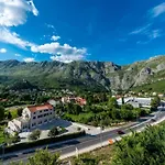 Azzurro- One Bedroom With Terrace And Hot Tub Apartmán