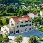 Azzurro- One Bedroom With Terrace And Hot Tub *