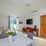 Azzurro- One Bedroom With Terrace And Hot Tub Apartmán