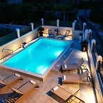 Apartmán Azzurro- One Bedroom With Terrace And Hot Tub Komolac