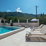 Azzurro- One Bedroom With Terrace And Hot Tub *