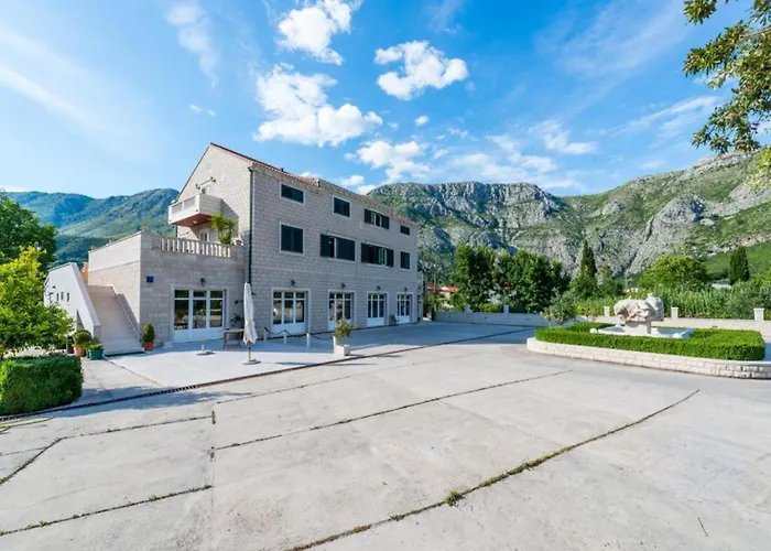 Apartman Azzurro- One Bedroom With Terrace And Hot Tub Komolac