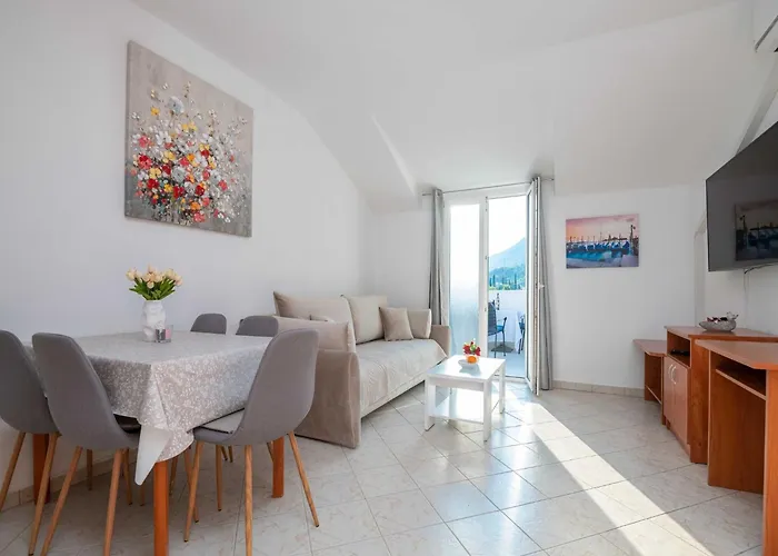 Azzurro- One Bedroom With Terrace And Hot Tub Apartman