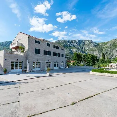 Azzurro- One Bedroom With Terrace And Hot Tub *