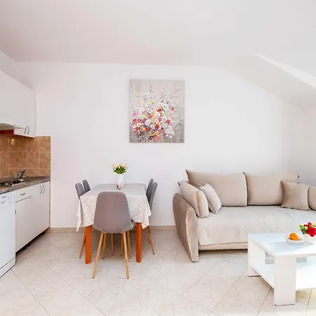 Apartamento Azzurro- One Bedroom With Terrace And Hot Tub Komolac