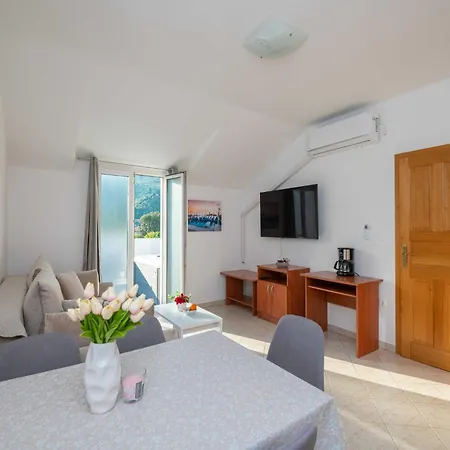 Azzurro- One Bedroom With Terrace And Hot Tub Apartamento
