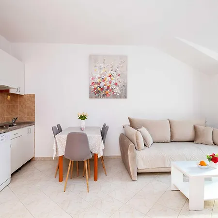 Azzurro- One Bedroom With Terrace And Hot Tub Komolac