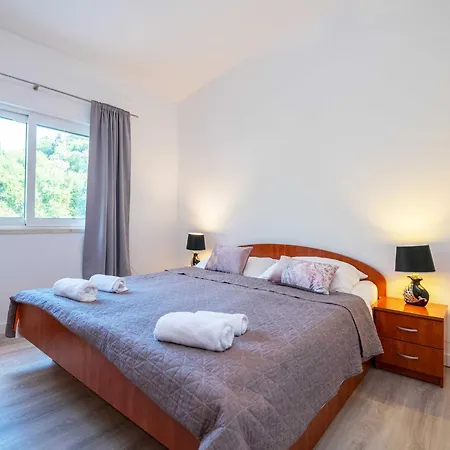 Azzurro- One Bedroom With Terrace And Hot Tub Komolac