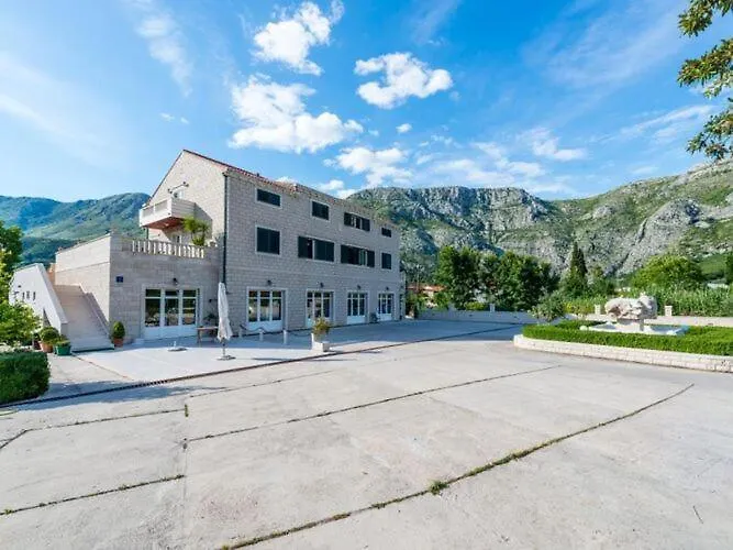 Azzurro- One Bedroom With Terrace And Hot Tub *