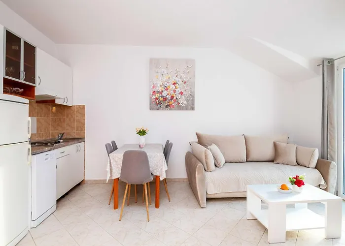 Azzurro- One Bedroom With Terrace And Hot Tub Komolac