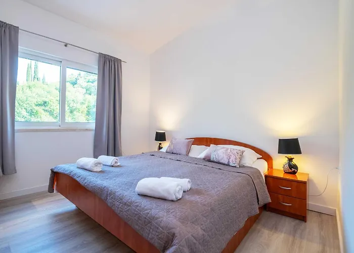 Azzurro- One Bedroom With Terrace And Hot Tub Komolac