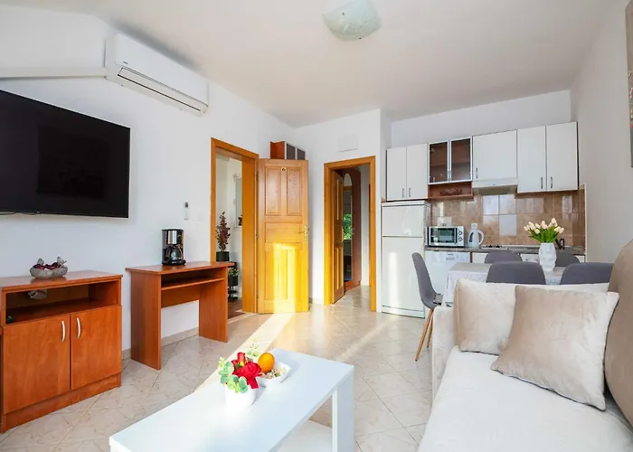 Azzurro- One Bedroom With Terrace And Hot Tub Komolac